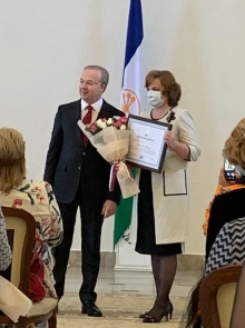 Поздравляем заместителя главного врача Ольгу Усатову с заслуженной наградой!